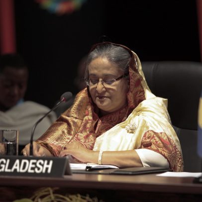 Ex-primeira-ministra é condenada à morte em Bangladesh por repressão a protestos estudantis