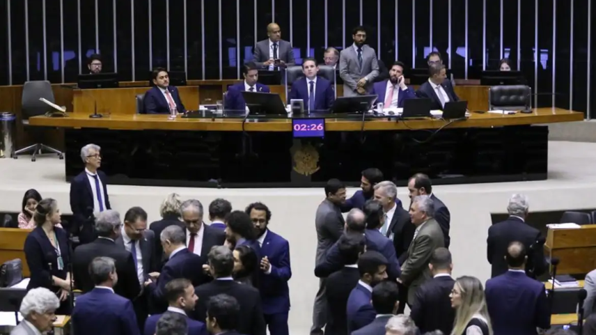 Projeto foi aprovado com 370 votos a favor contra 100 contra - Foto: Kayo Magalhães/Câmara dos Deputados
