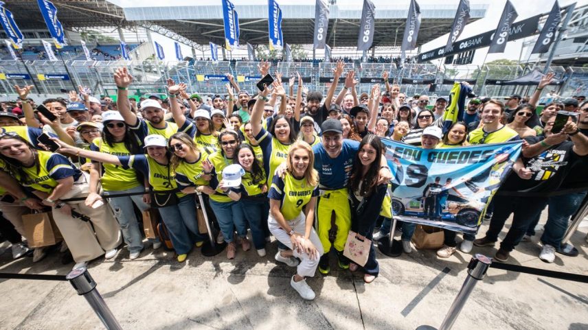 Edu Guedes ganha surpresa de Ana Hickmann antes de corrida — Foto: José Mario Dias