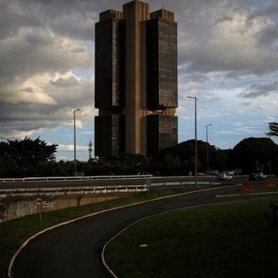 Brasil registra déficit em conta corrente acima do esperado em outubro