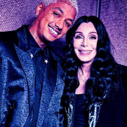 Cher rebate críticas sobre diferença de 40 anos com namorado Alexander Edwards