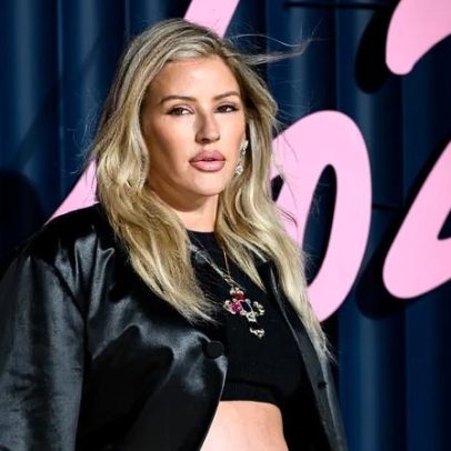 Ellie Goulding revela barriga de grávida na The Fashion Awards 2025