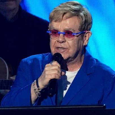 Elton John perde a calma nos bastidores antes de homenagear Brian Wilson no Salão da Fama 2025