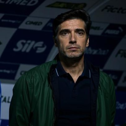 Abel Ferreira confirma permanência no Palmeiras; palavra vale mais que assinatura