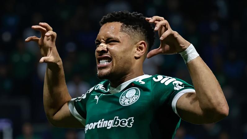 Vitor Roque em ação pelo Palmeiras (Foto: Adriana Spaccasassi Bianchi/Mochila Press/Gazeta Press)