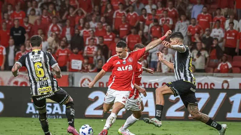 Borré em uma das quatro finalizações que errou contra o Santos (Foto: Elton Silveira/W9 PRESS/Gazeta Press)