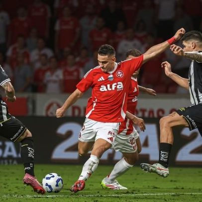 Internacional dos Díaz aproveita erros de finalização