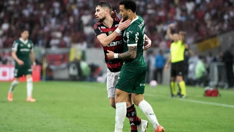 Jorginho e Felipe Anderson na partida entre Flamengo e Palmeiras (Foto: Delmiro Junior/Photo Premium/Gazeta Press)