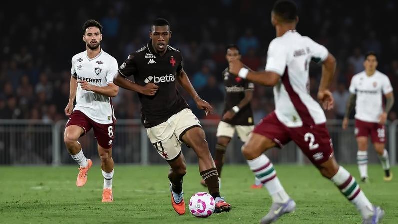 Torcida do Vasco na partida contra o Fluminense, no Brasileirão (Foto: Delmiro Junior/Photo Premium/Gazeta Press)