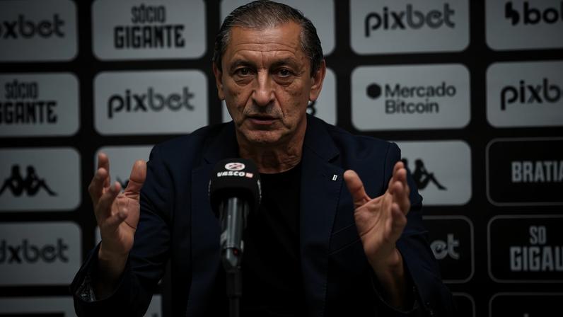Ramón Diáz em coletiva do Vasco (Foto: Thiago Ribeiro/Agif/Gazeta Press)