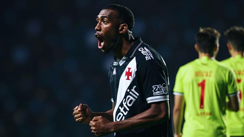 Rayan comemora o gol marcado pelo Vasco contra o Internacional (Foto: Romulo Silva Dos Santos/W9 PRESS/GAZETAPRESS)