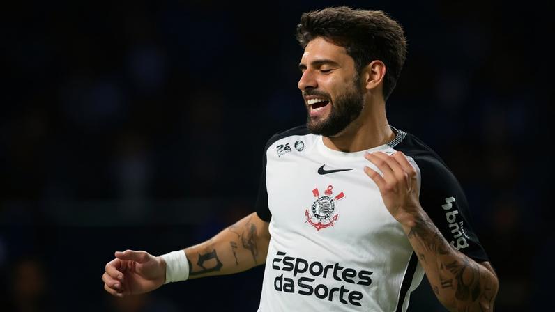 Yuri Alberto sente dores e preocupa no Corinthians