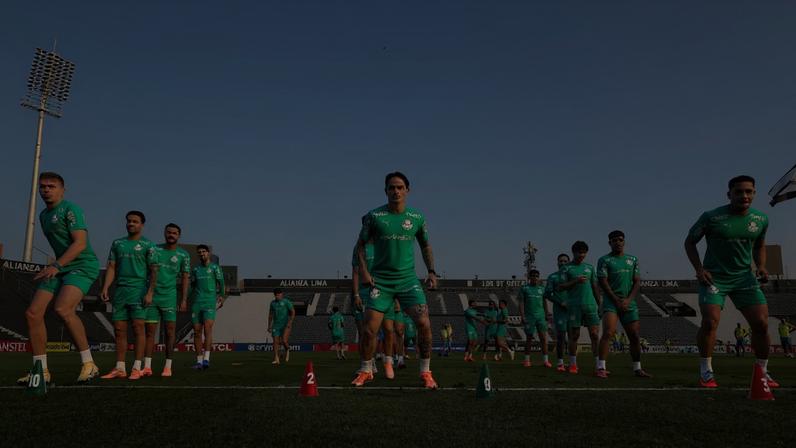 Os jogadores do Palmeiras durante treinamento no estádio da Alianza Lima (Foto: Cesar Greco/Palmeiras/by Canon)