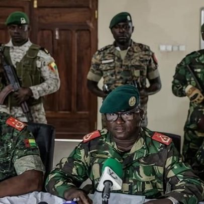 Oficiais da Guiné-Bissau assumem controle total e fecham fronteiras