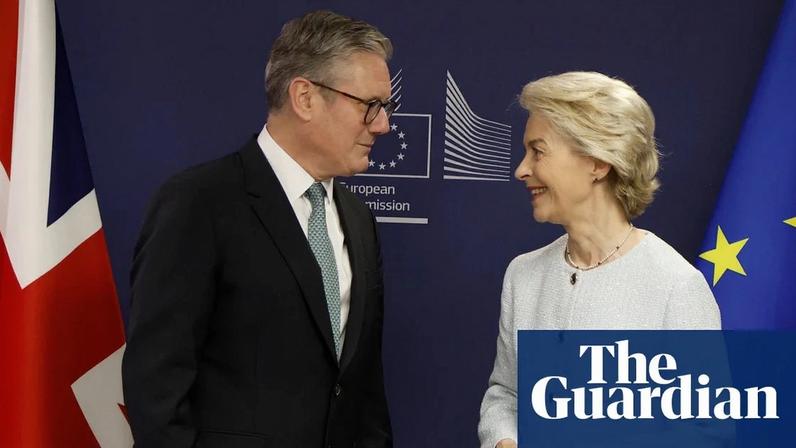 Keir Starmer with the European Commission president, Ursula von der Leyen, in Brussels. Photograph: Omar Havana/AP