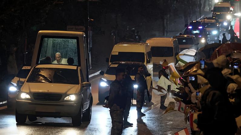 Papa diz que solução de dois Estados é a única para Israel ao chegar ao Líbano