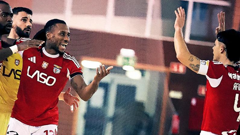 O Benfica celebrou mais uma vitória, esta sofrida, que lhe permite chegar à liderança isolada da Liga de futsal. Foto: SL Benfica