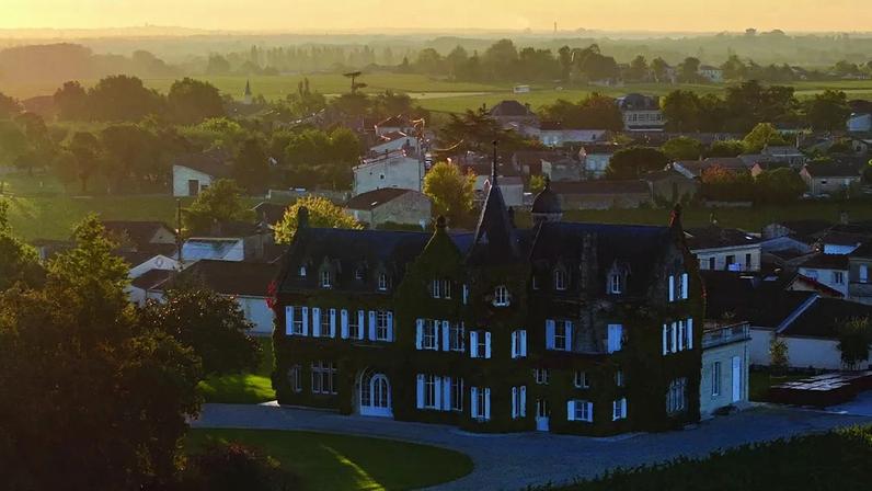 Château Lascombes, propriété emblématique de Margaux; renaît grâce à la famille Lawrence, prête à redonner au cru toute sa splendeur.