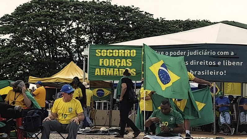 O acampamento dos extremistas permaneceu por dois meses na porta do QG do Exército - Imagem: Valter Campanato/ABR