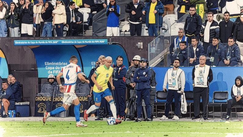 Richarlison (aqui em ação frente ao Paraguai), avançado brasileiro de 28 anos - Foto: IMAGO