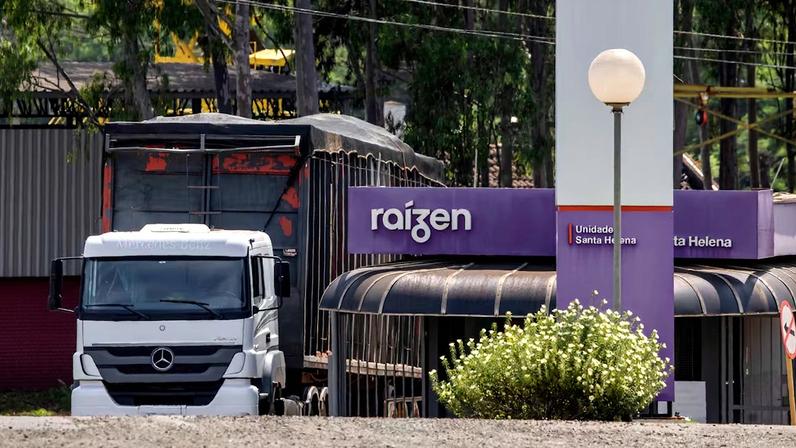 Raizen contrata a JPMorgan para la venta de activos energéticos en Argentina; Duas tradings de commodities buscam ampliar sua presença no setor, enquanto o presidente argentino Javier Milei deve acelerar sua desregulamentação (Bloomberg/Victor Moriyama)