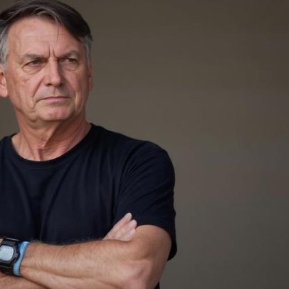 Apoio a Bolsonaro se dilui com início de pena de 27 anos