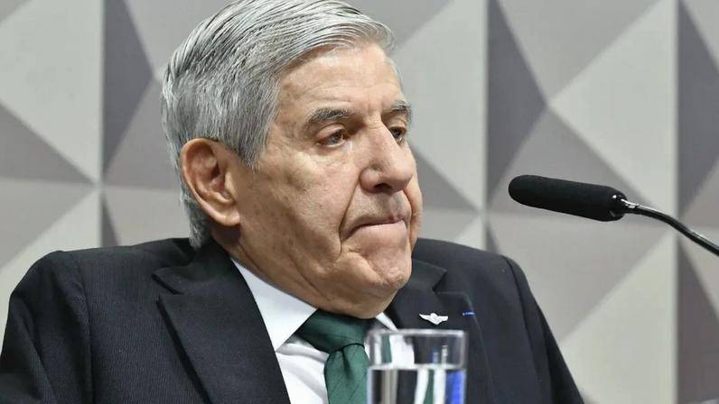 PGR defende prisão domiciliar para Augusto Heleno