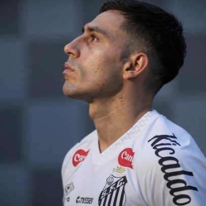 Escobar sofre lesão na coxa e desfalca Santos pelo restante da temporada