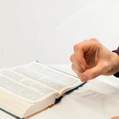 Pastor orienta uso dos Salmos como guia de oração