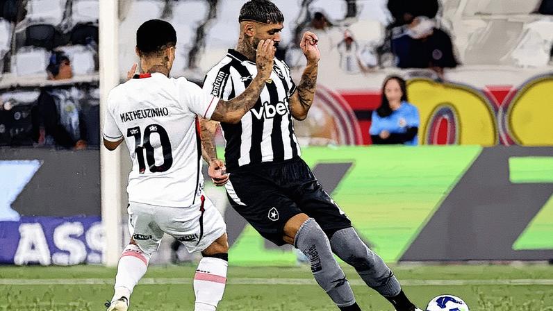 Barboza e Matheusinho em Botafogo x Vitória no primeiro turno (Foto: Vítor Silva/Botafogo)