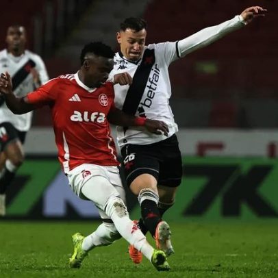 Carbonero volta no Vasco no lugar de Borré contra o Internacional