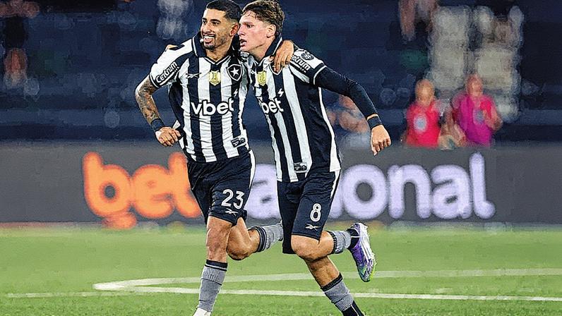 Santi Rodríguez e Montoro comemorando gol do Botafogo (Foto: Vítor Silva/Botafogo)