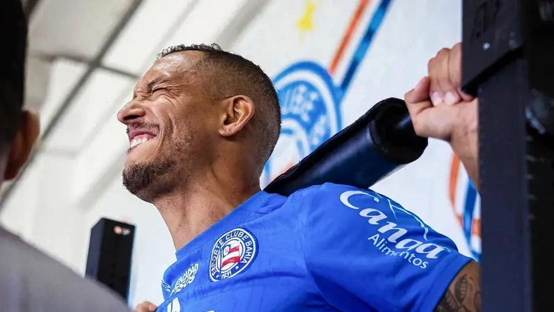 David Duarte trabalha na academia (Foto: Letícia Martins / EC Bahia)