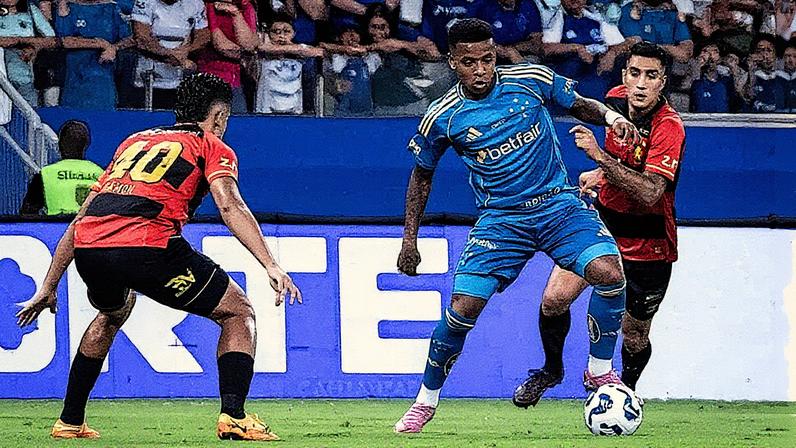 Leonardo Jardim não terá três titulares neste sábado (1º), contra o Vitória (Foto: Gustavo Aleixo/Cruzeiro)