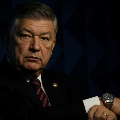 Presidente da CPMI do INSS quer derrubar lei que condenou Bolsonaro