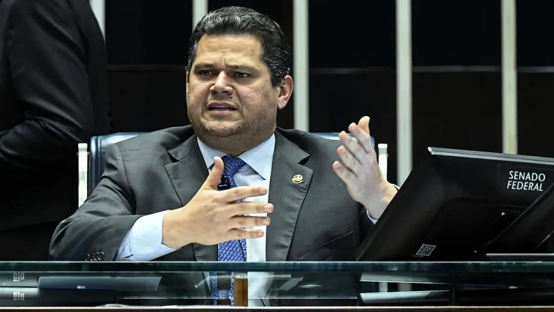 Alcolumbre amplia oposição ao governo Lula na indicação de Messias ao STF