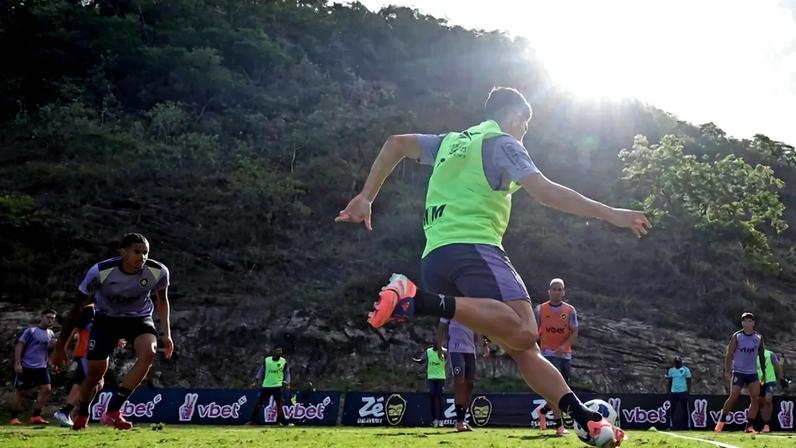Botafogo durante atividade no CT Lonier (Foto: Vítor Silva/Botafogo)