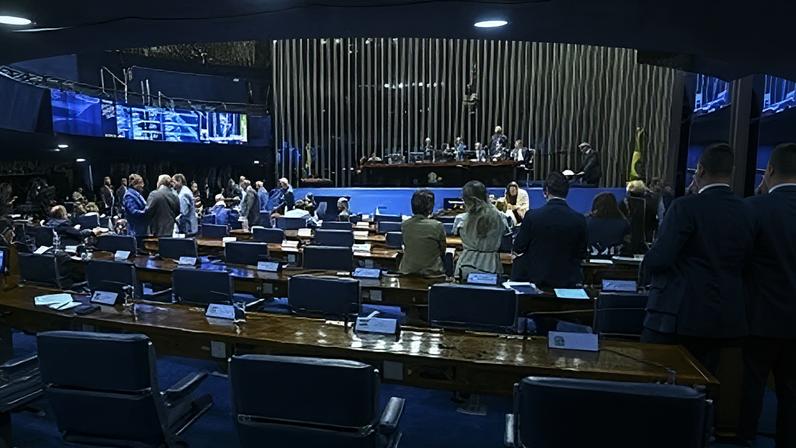 Senado aprova projeto que torna ilegal usar barricadas para cometer crimes