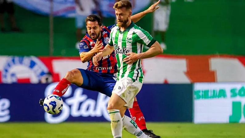 Everton Ribeiro e Marcelo Hermes em ação no Alfredo Jaconi (Foto: Letícia Martins / EC Bahia)