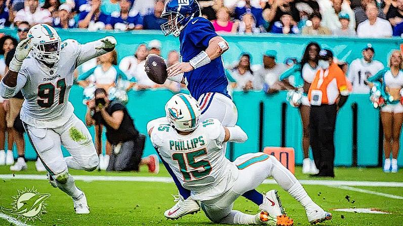 Jaelan Phillips é a nova adição dos Eagles para a temporada 2025 da NFL (Imagem: Dolphins)