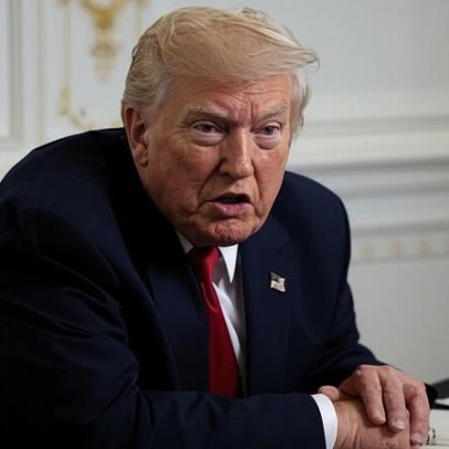 Trump diz que espaço aéreo acima e ao redor da Venezuela está fechado