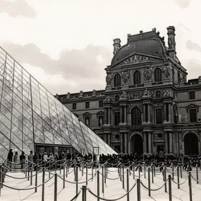 Novo golpe para o Louvre obriga fechamento da galeria