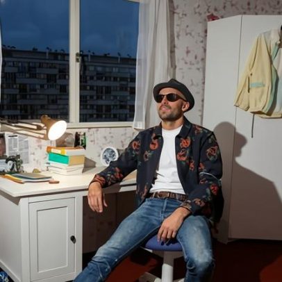 JR envolve Pont Neuf novamente, 40 anos após precursores artísticos