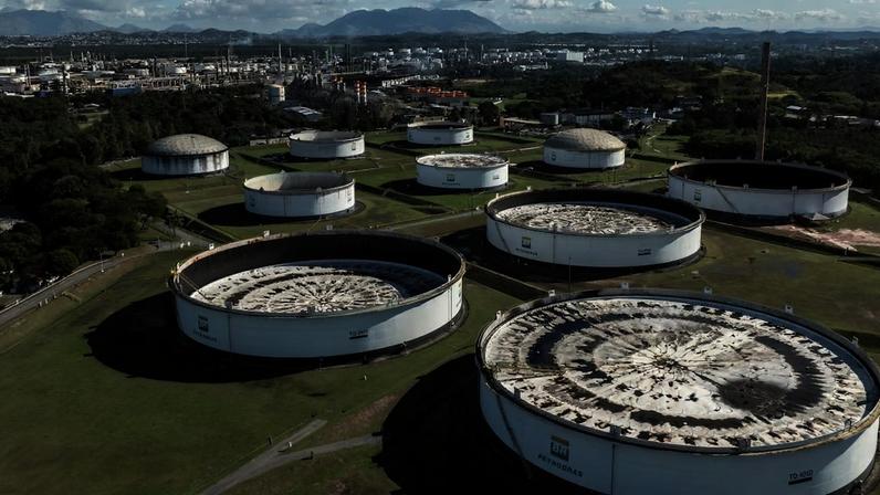 Petrobras reduz em 2% o plano de investimentos 2026-2030 diante da baixa do petróleo | Estatal segue pressionada a pagar dividendos aos investidores mesmo diante cenário mais desafiador (Foto: Bloomberg)