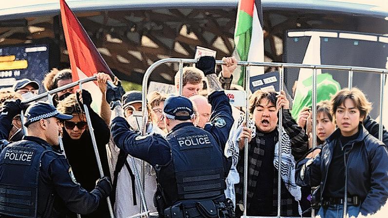 Protesters and police clash outside the Indo Pacific weapons expo in Sydney on Tuesday morning. Photograph: Bianca de Marchi/AAP