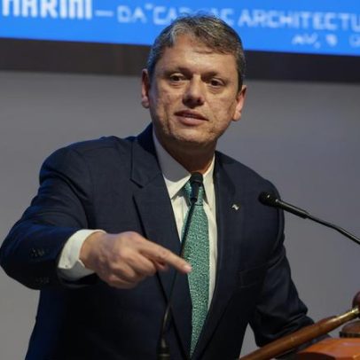 Tarcísio afirma ter recebido com tristeza a condenação definitiva de Bolsonaro