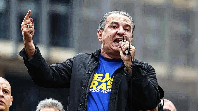 Tensão: Silas Malafaia, durante manifestação em apoio a Bolsonaro. O pastor opinou sobre a candidatura da direita ao senado por SC e foi alvo de críticas. (Foto: Sebastião Moreira/EFE)