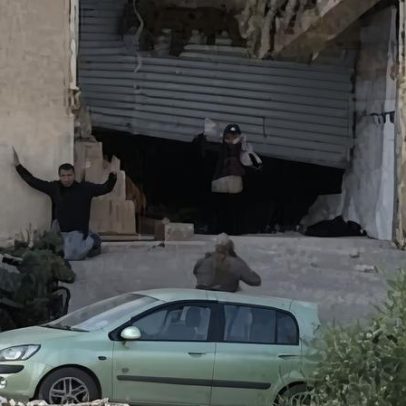 Vídeo mostra forças israelenses atirando em palestinos segundos após a rendição