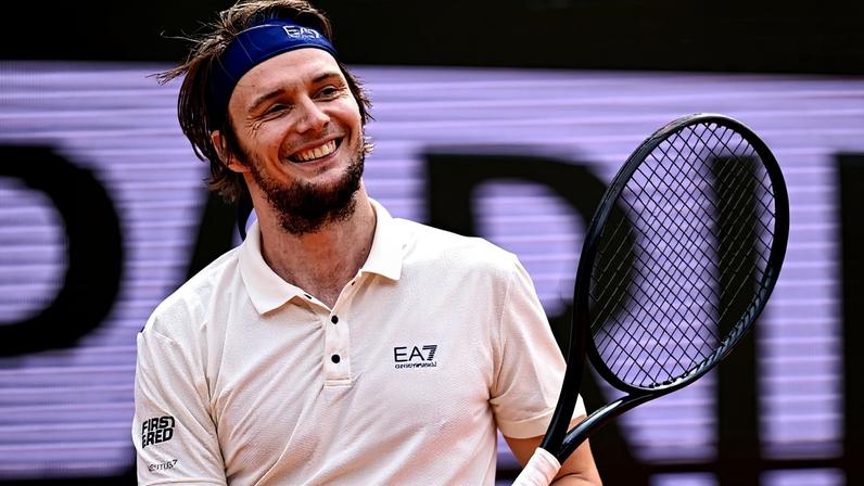 Vice de João Fonseca escolhe jogador perfeito com a direita do brasileiro; vídeo