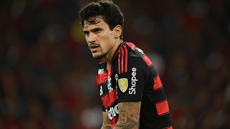 Pedro, do Flamengo, ficou fora da Seleção por conta da lesão (Foto: Mauro PIMENTEL / AFP)